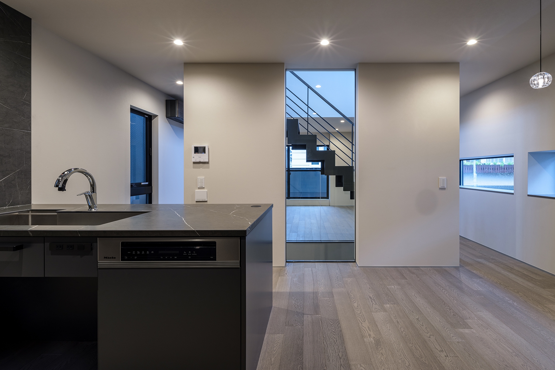 EL_KitchenからLiving方向を見る